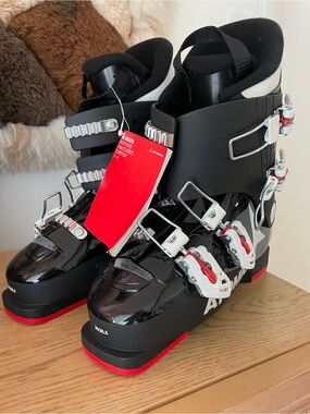 NWT Waymaker Atomic Jr Ski Boots size 26/26.5